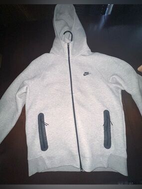 Nike Tech Men  Gray Full-Zip Hoodie Jacket Size L Very Good condition